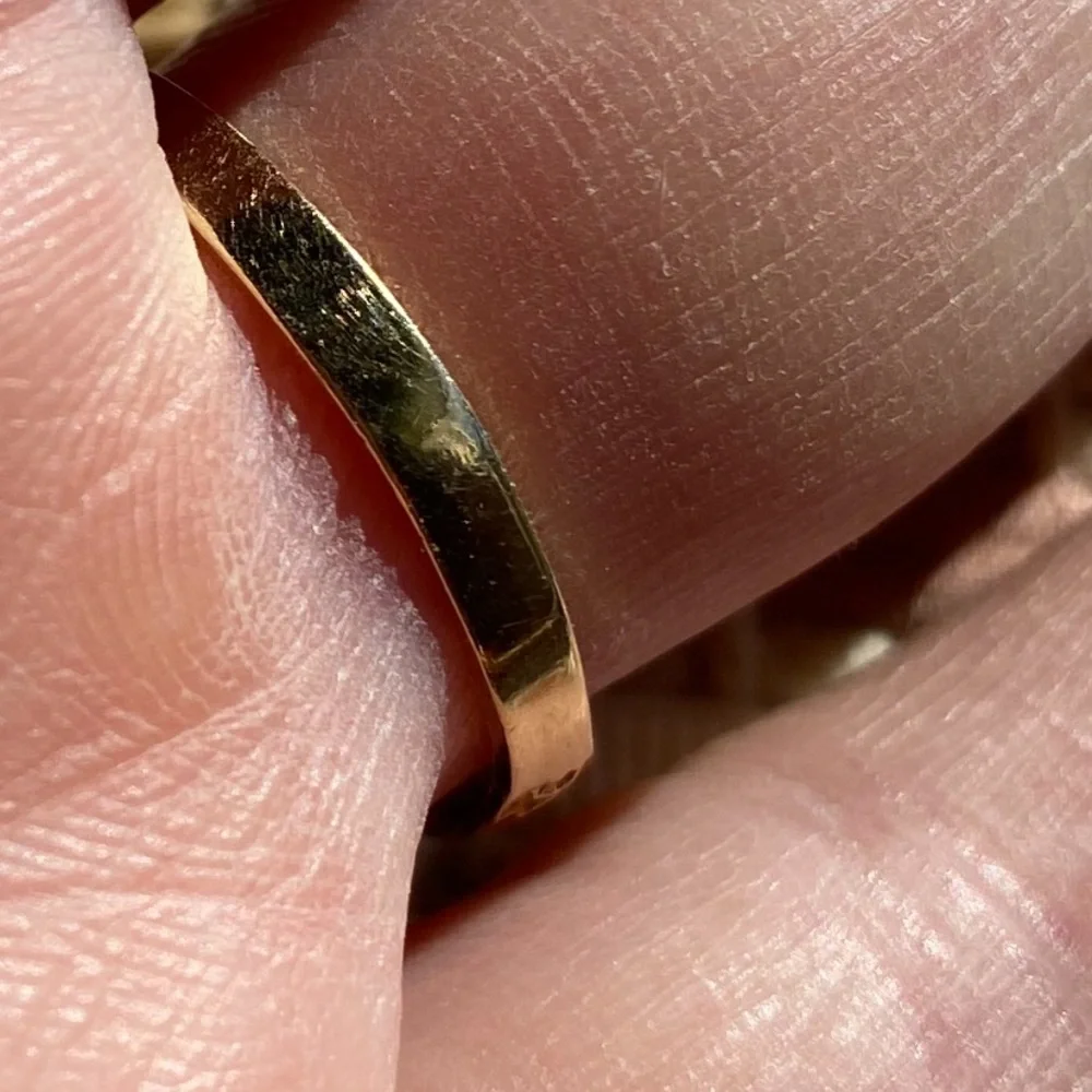 Dainty 10k gold ring - Picture 2 of 3